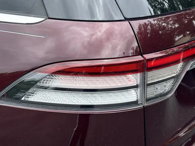 Used 2020 Red Lincoln Reserve image 35