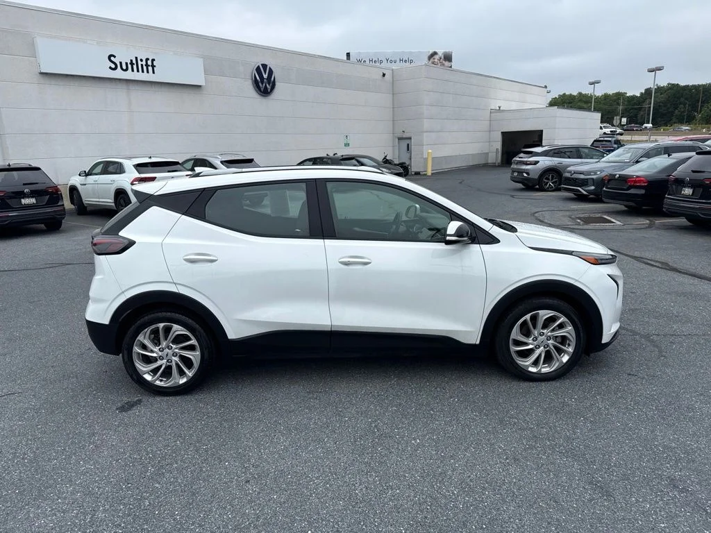 Used 2022 Summit White Chevrolet LT image 32