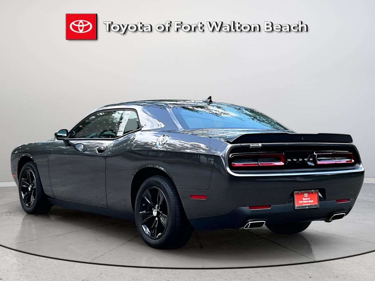 Used 2023 Gray Dodge SXT image 4