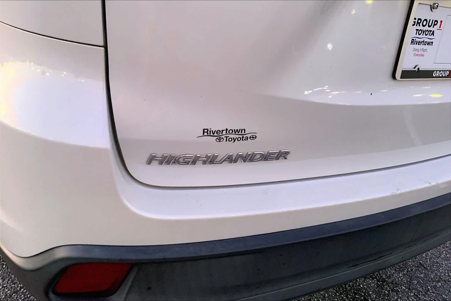 Used 2017 Blizzard Pearl Toyota LE image 30