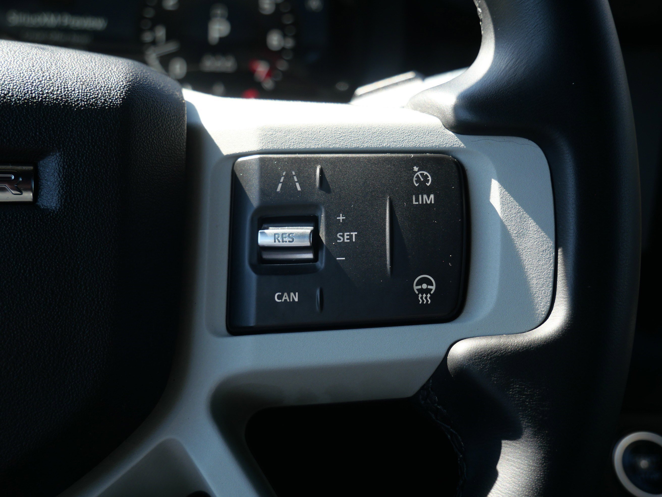 Used 2022 SANTORINI BLACK Land Rover X-Dynamic SE image 24