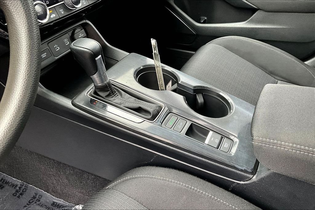 Used 2025  Honda LX image 18