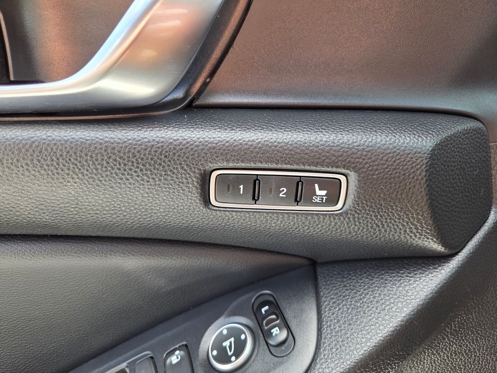 Used 2018 White Honda EX-L image 18