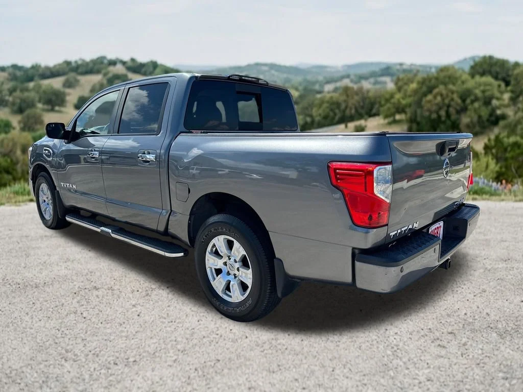 Used 2017  Nissan SV image 7