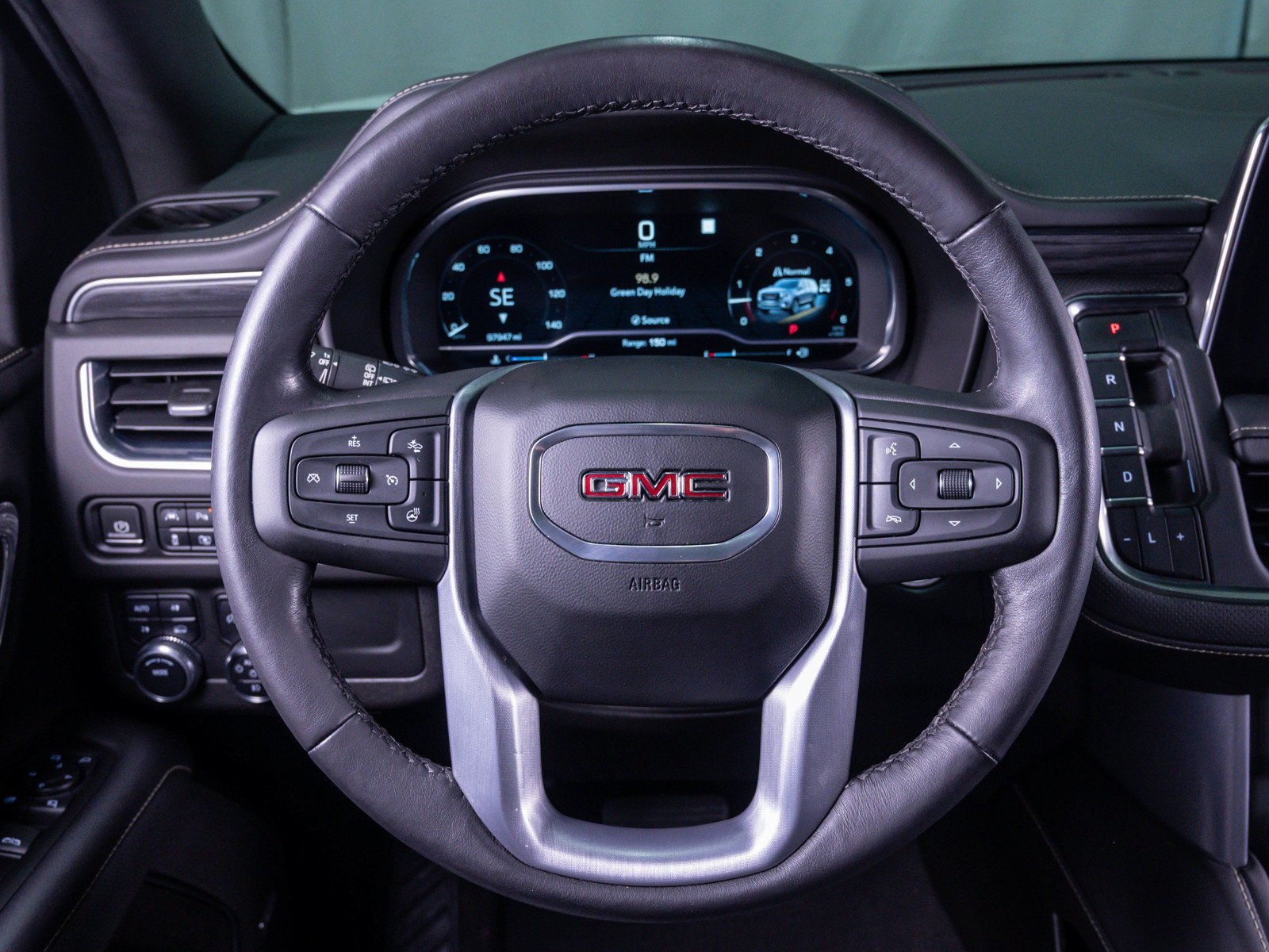 Used 2022 White Frost Tricoat GMC SLT image 16