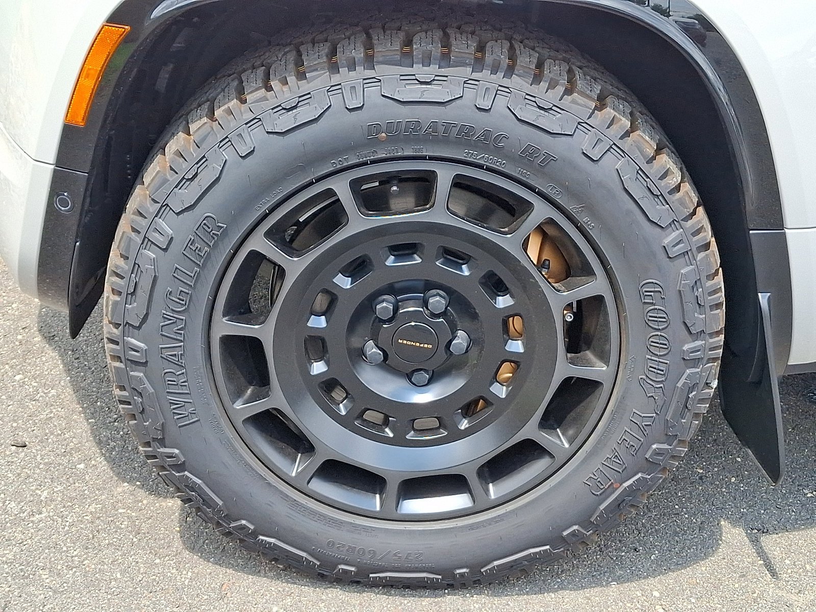 New 2026 Borasco Grey Land Rover OCTA image 6
