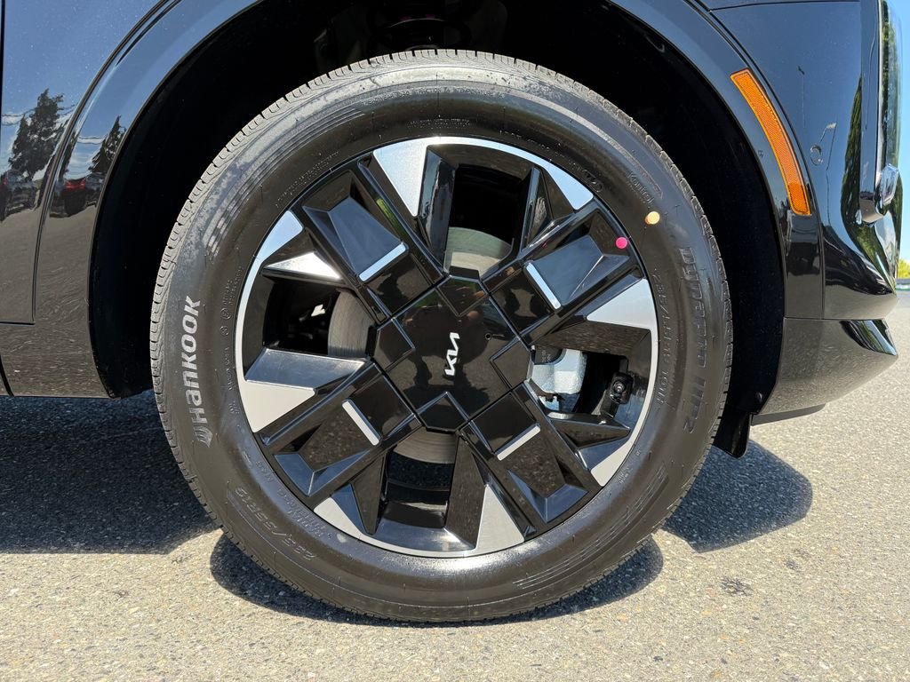 New 2027 Fusion Black Kia SX Prestige image 9