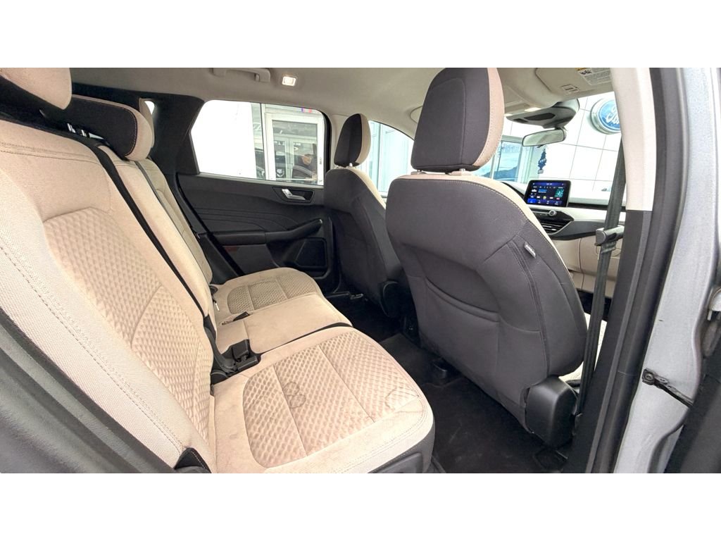 Used 2021 Silver Ford SE image 9