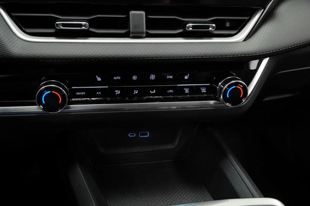 New 2027 Mosaic Black Metallic Chevrolet LT image 17