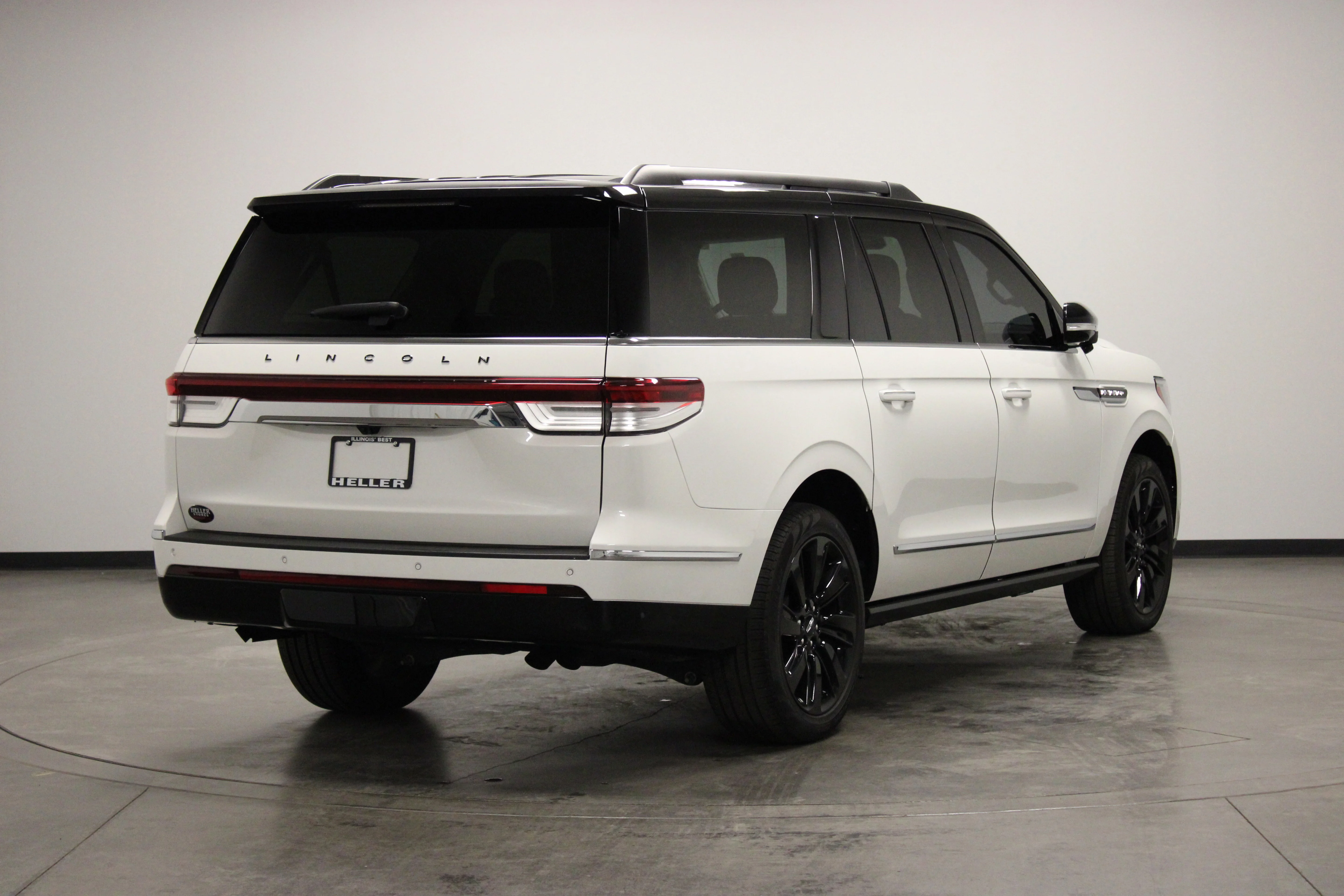 Used 2024 White Metallic Lincoln Black Label image 8