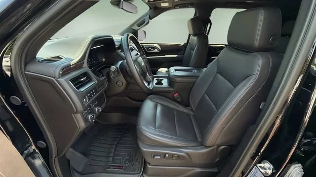 Used 2023 Black Chevrolet Z71 image 20