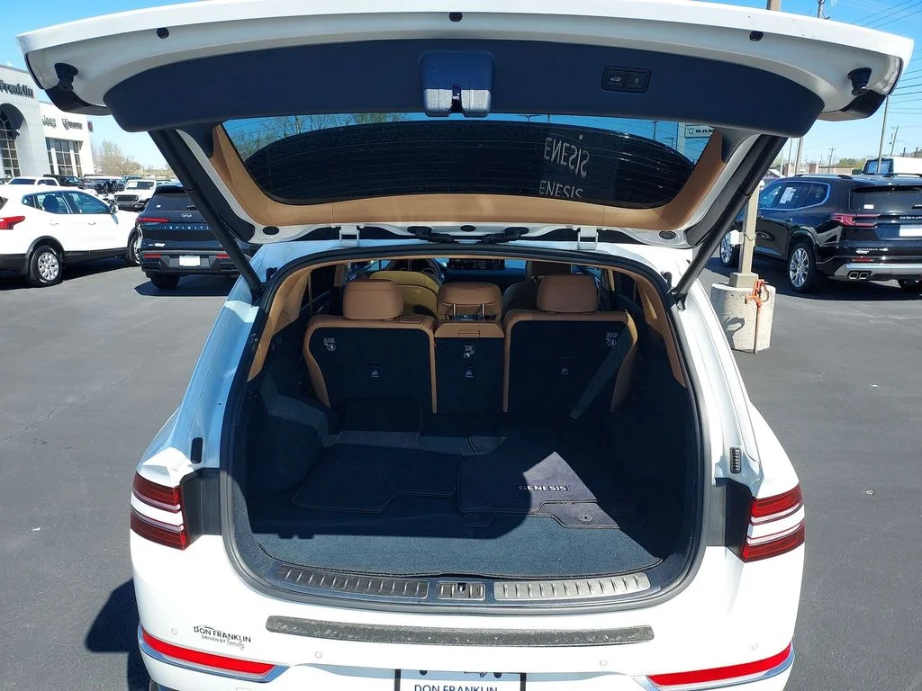 Used 2023 White Genesis 3.5T image 30