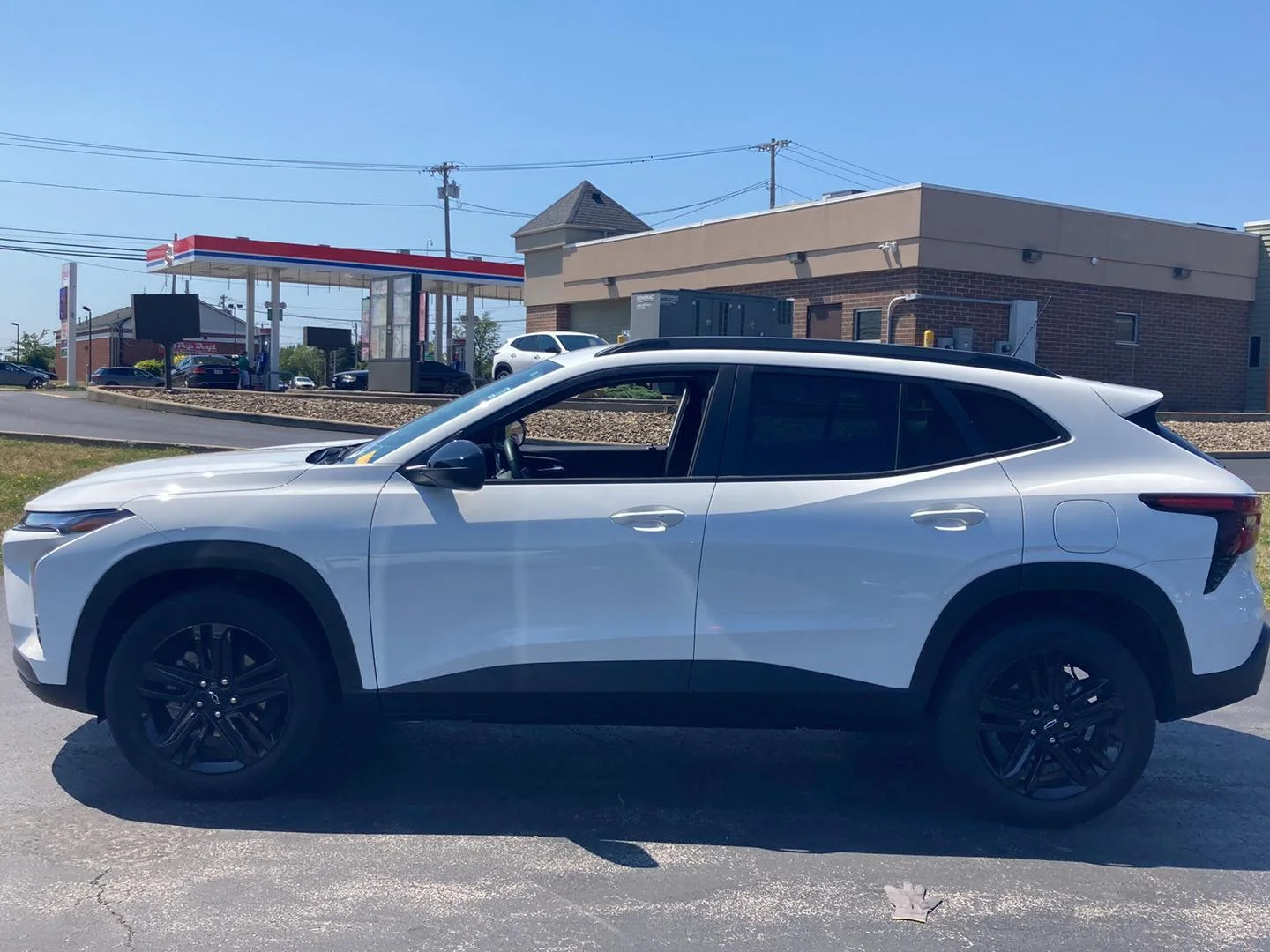 Used 2024 Summit White Chevrolet ACTIV image 4