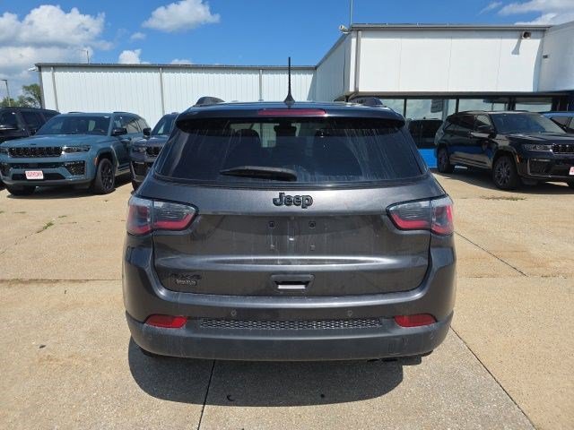 Certified Used 2019 Granite Crystal Metallic Clearcoat Jeep Altitude image 6
