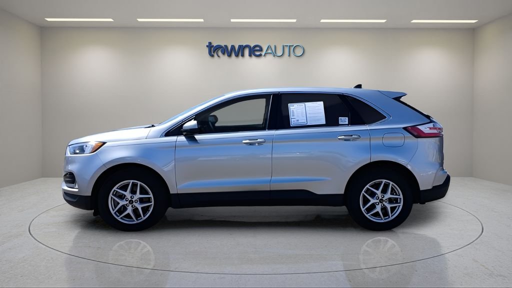 Used 2024 Silver Ford SEL image 2