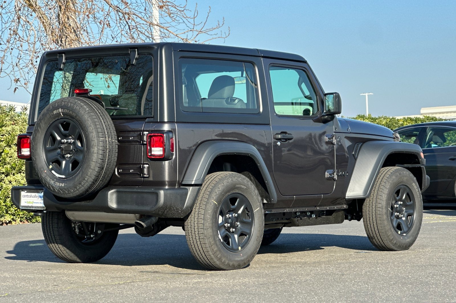 New 2026 Granite Crystal Metallic Clearcoat Jeep Sport image 4
