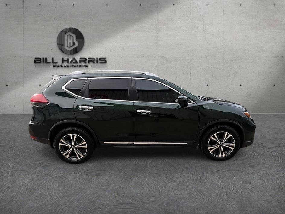 Used 2018 Green Nissan SL image 4