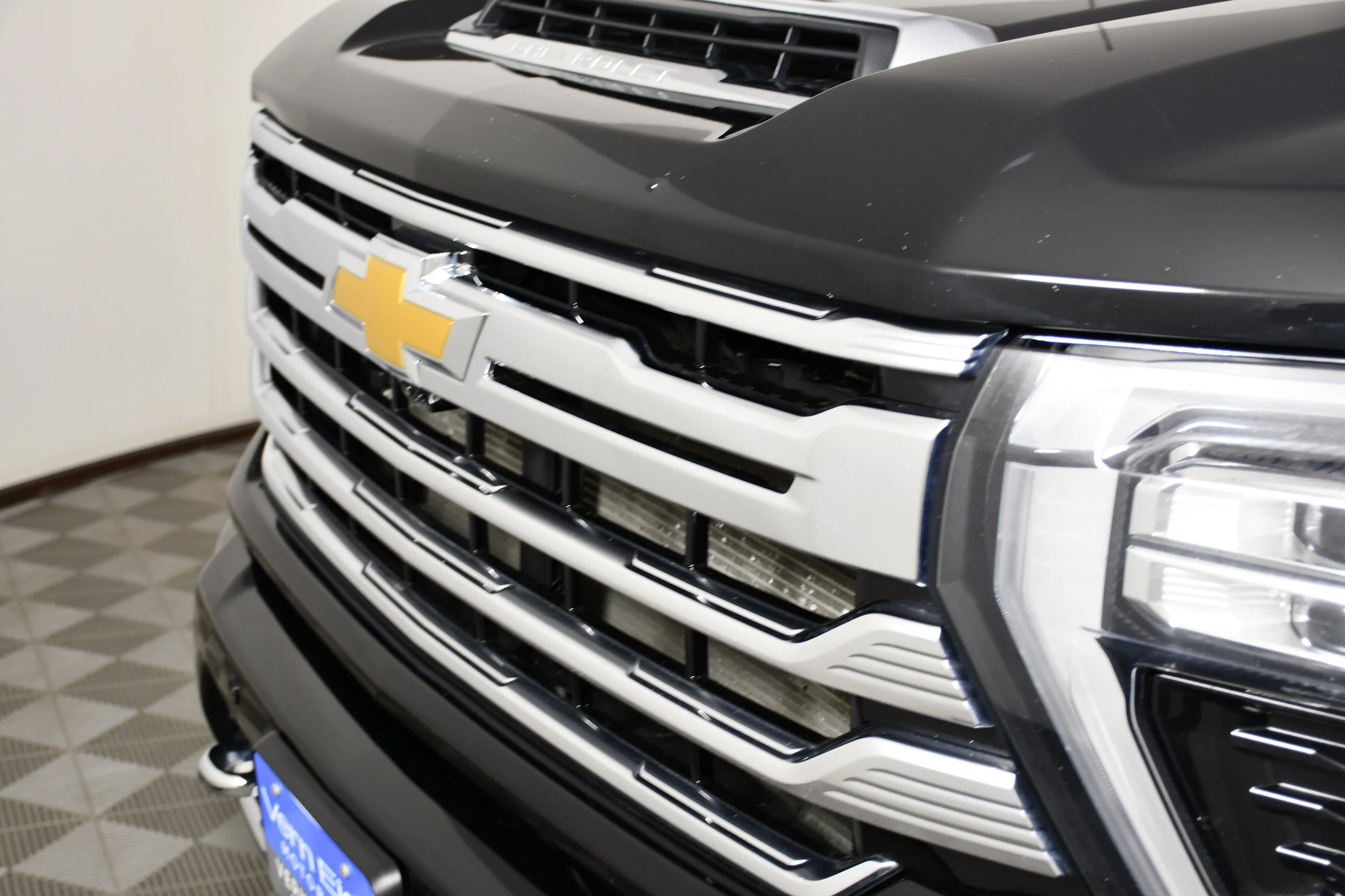 Used 2024 Black Chevrolet High Country image 11