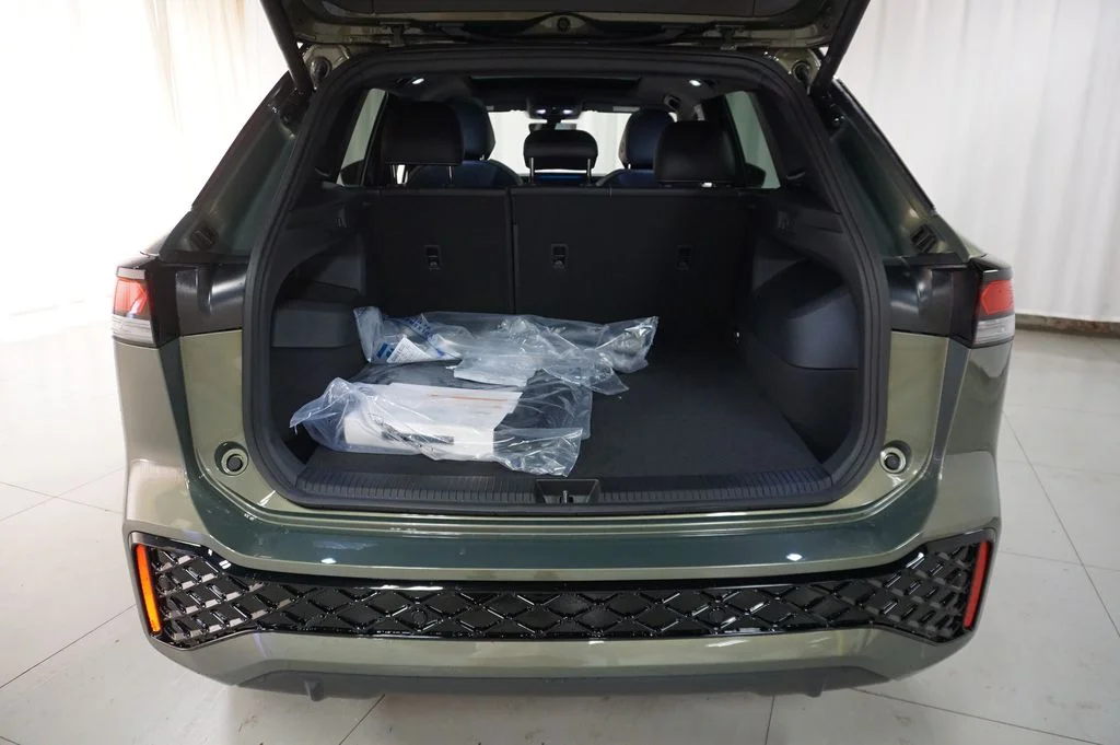 New 2026 Green Volkswagen 2.0T SE R-Line Black image 28