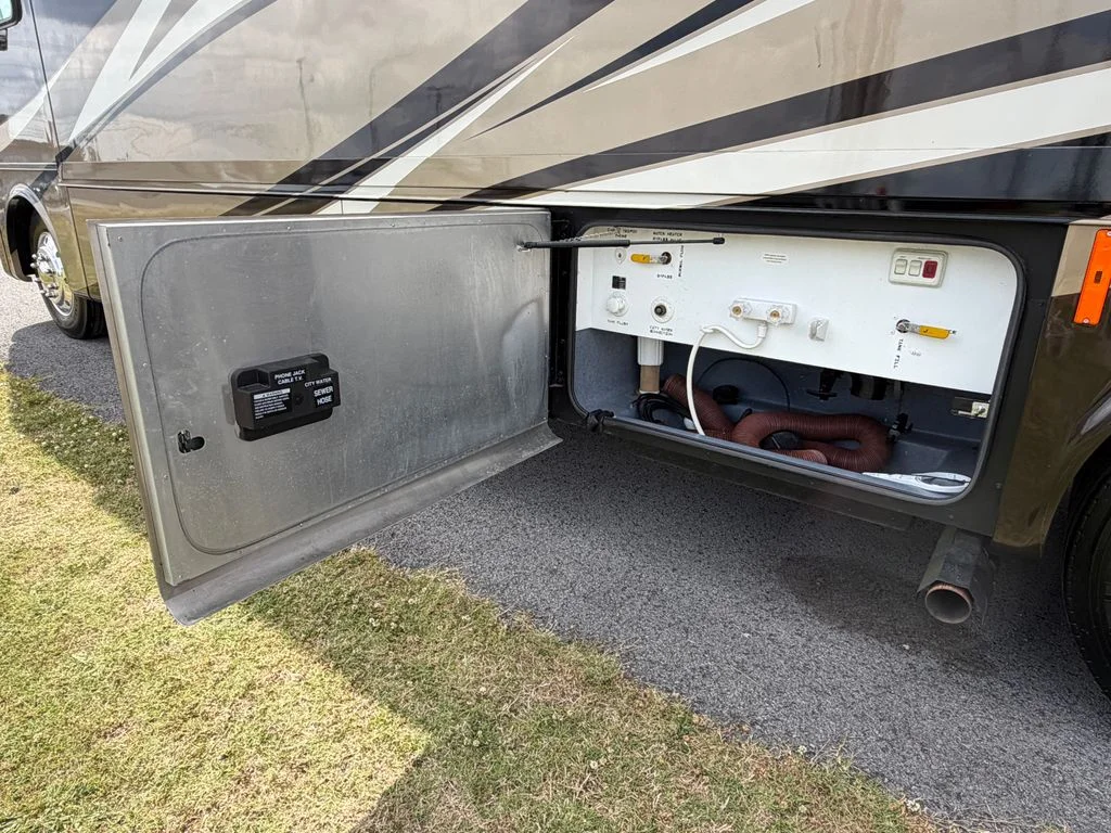 Used 2014  Tiffin  image 17