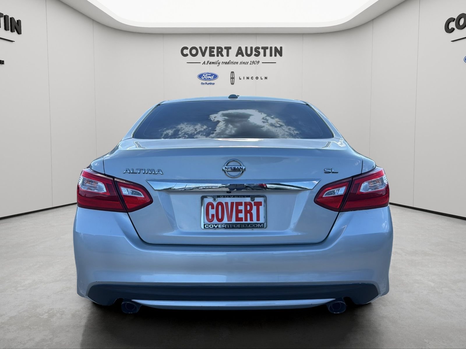 Used 2017 Silver Nissan 2.5 SL image 2