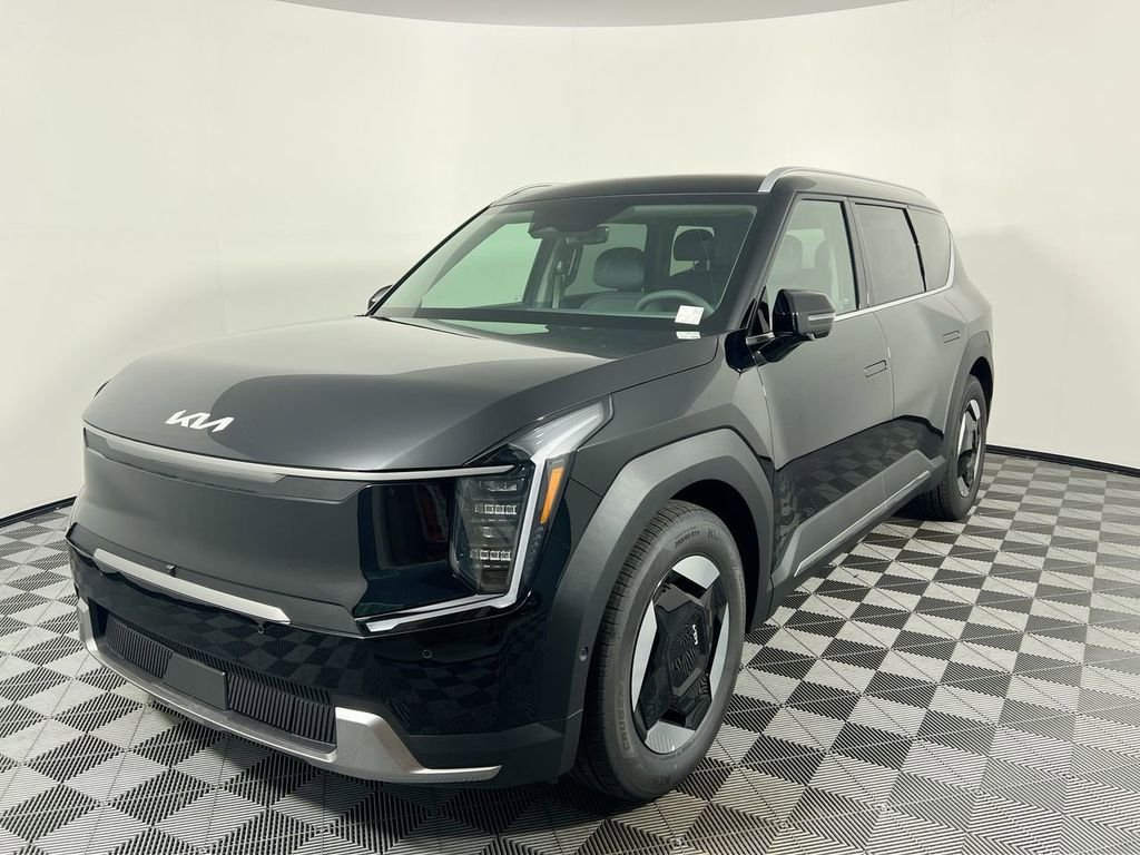 New 2026 Ebony Black Kia Wind AWD image 8