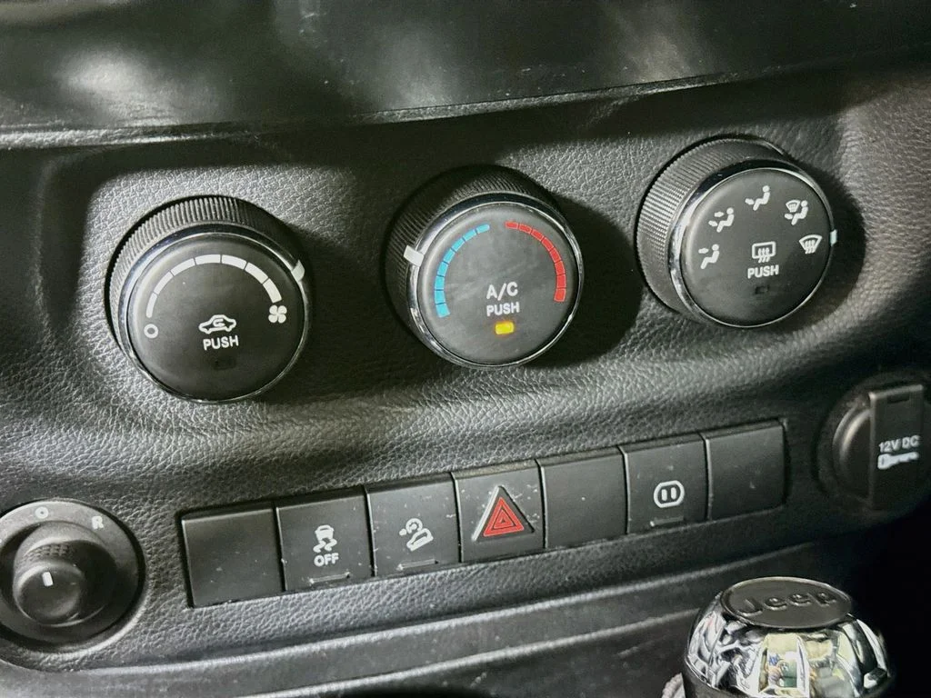 Used 2012 White Jeep Rubicon image 17