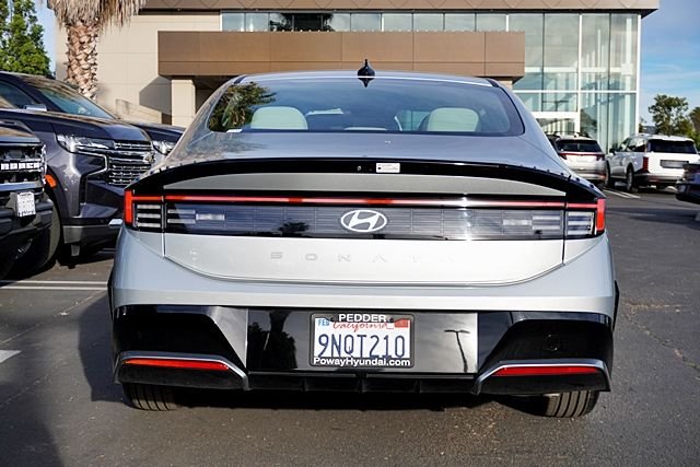 Used 2024 Silver Hyundai SEL image 8