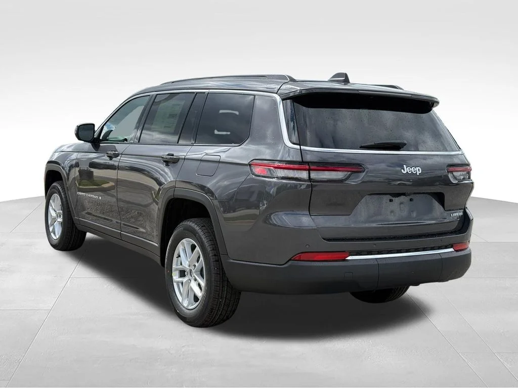 New 2026 Baltic Gray Metallic Clear-Coat Exterior Paint Jeep Laredo image 4