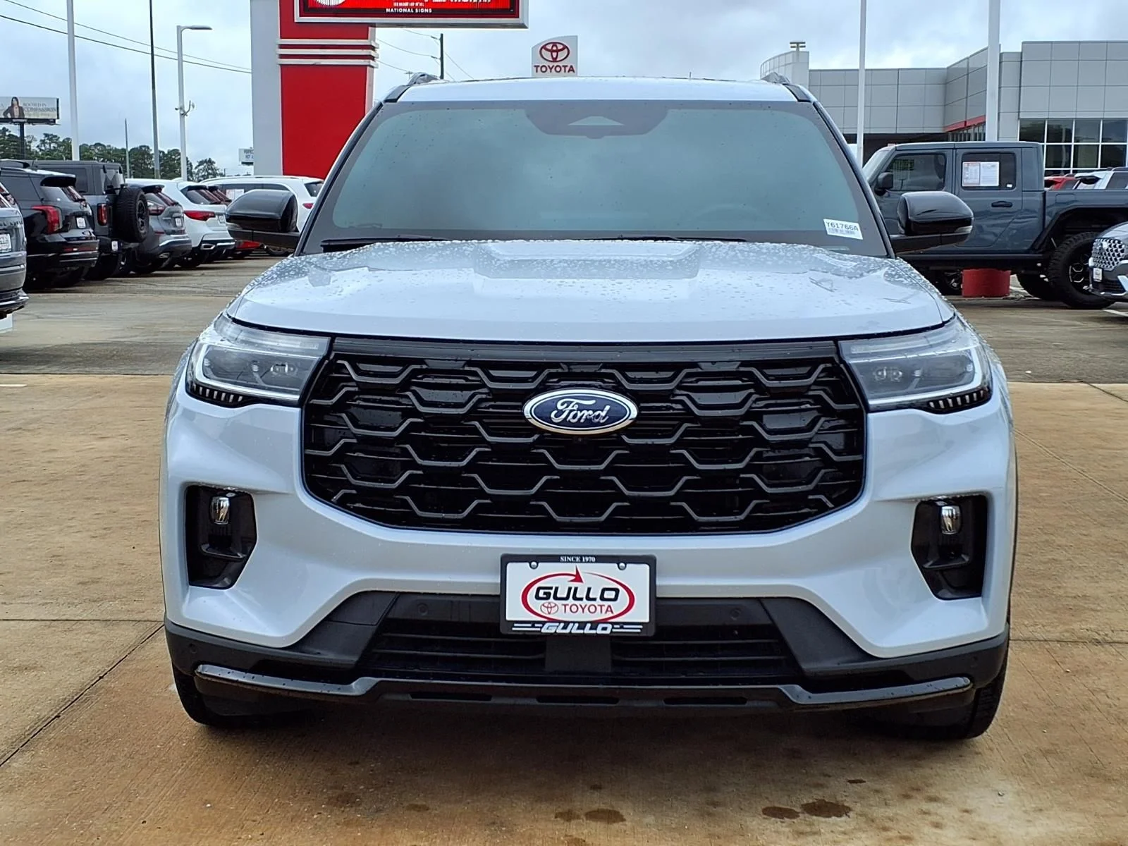 Used 2025 White Ford Platinum image 4