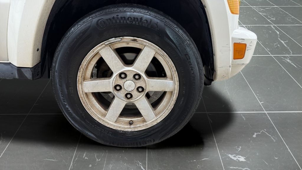 Used 2006 White Jeep Limited image 15