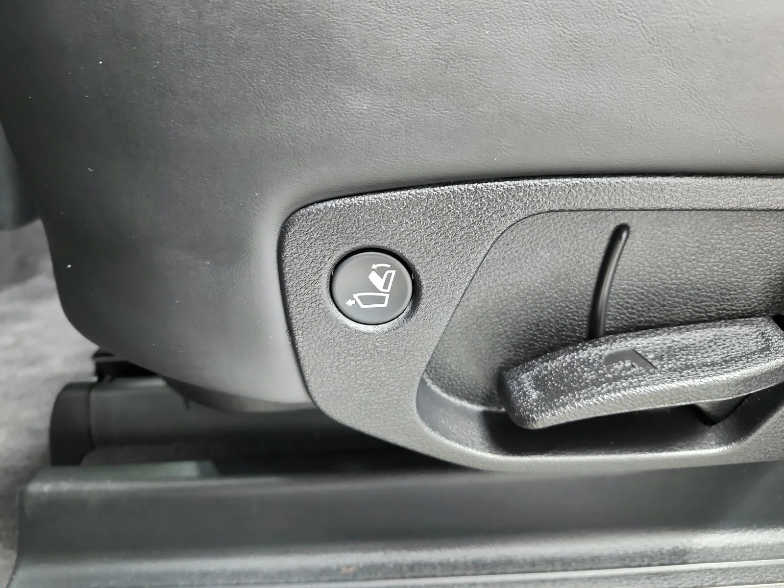 Used 2025  Kia S image 37