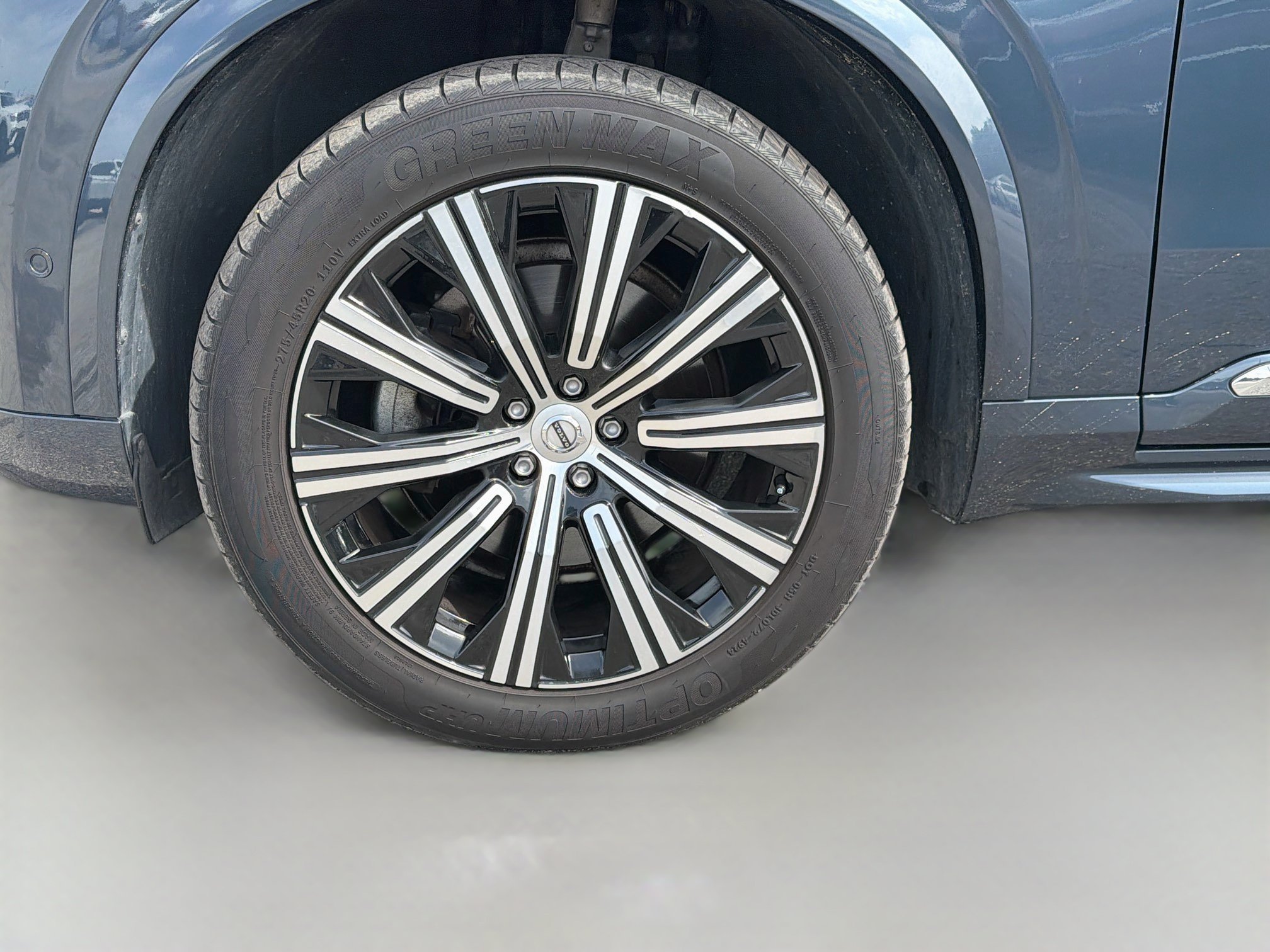 Used 2023 Thunder Gray Metallic Volvo Plus image 42