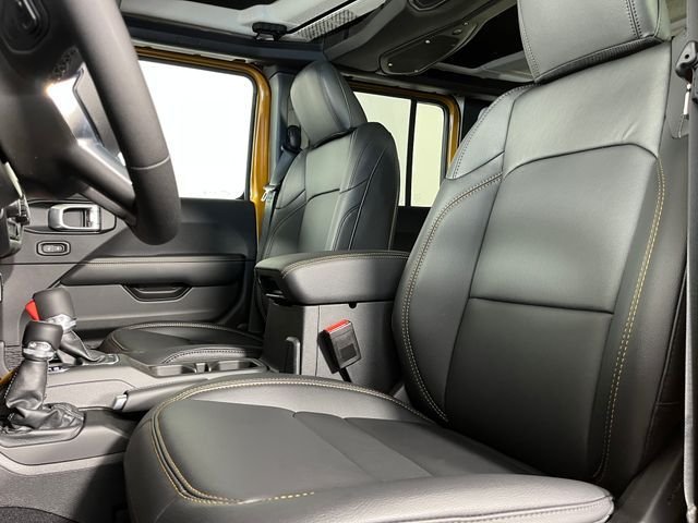 New 2026 Goldilocks Exterior Paint Jeep Sahara image 6