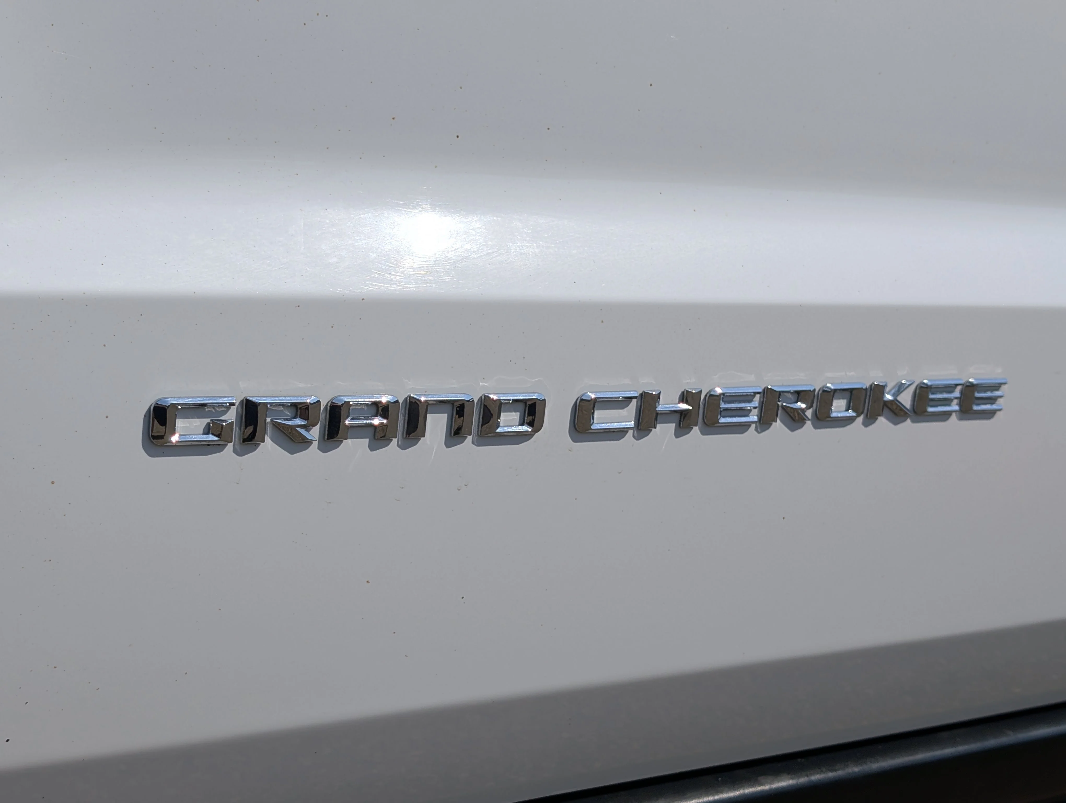 Used 2014 Bright White Clearcoat Jeep Limited image 17