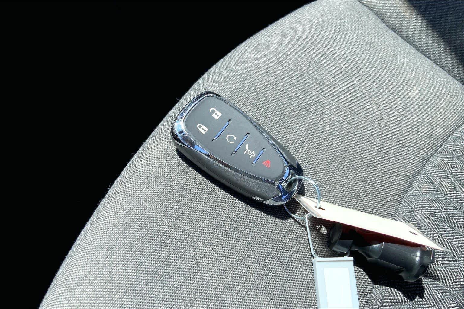 Used 2024 Summit White Chevrolet LT image 14