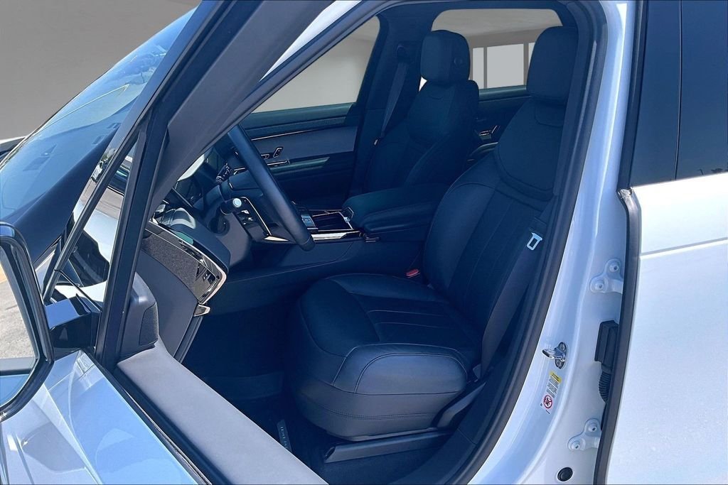 Used 2025 Fuji White Land Rover S image 25