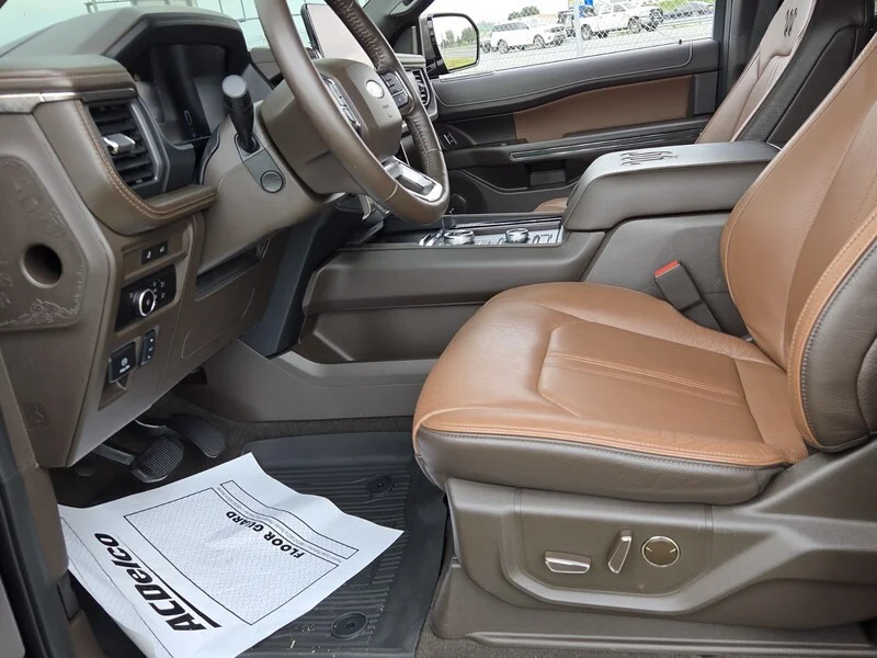 Used 2024 Black Metallic FORD KING RANCH image 6