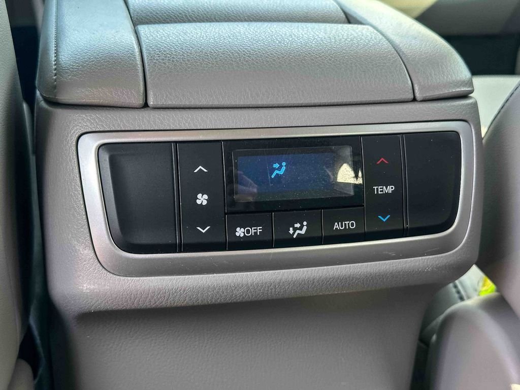 Used 2018 White Toyota XLE image 22