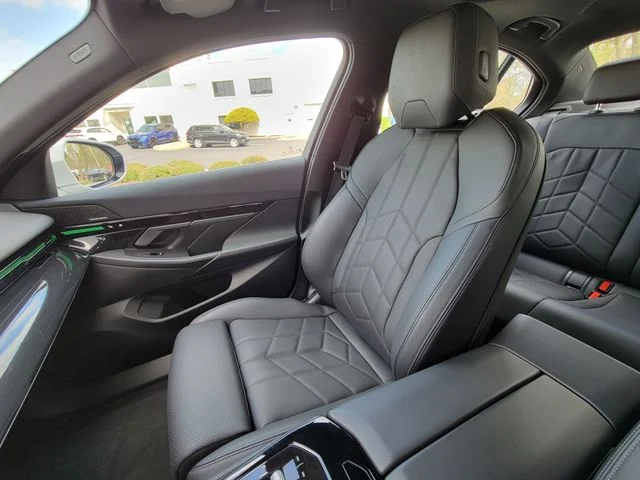 Used 2025 White Metallic BMW 530i image 36