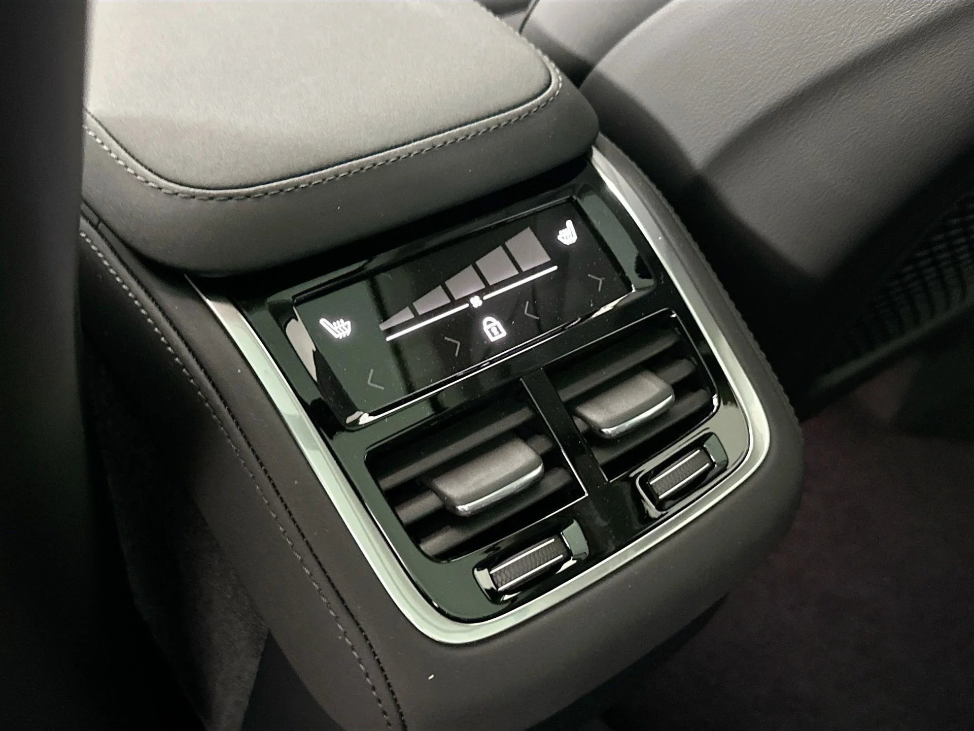2026 Volvo XC90 Core - Photo 26