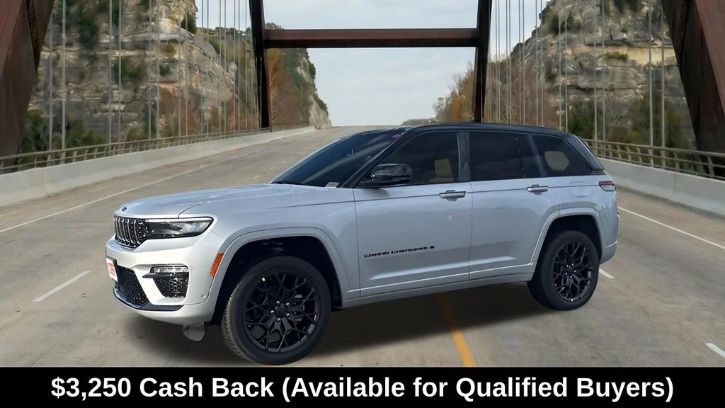 New 2025 Silver Zynith Exterior Paint Jeep Summit Reserve image 3