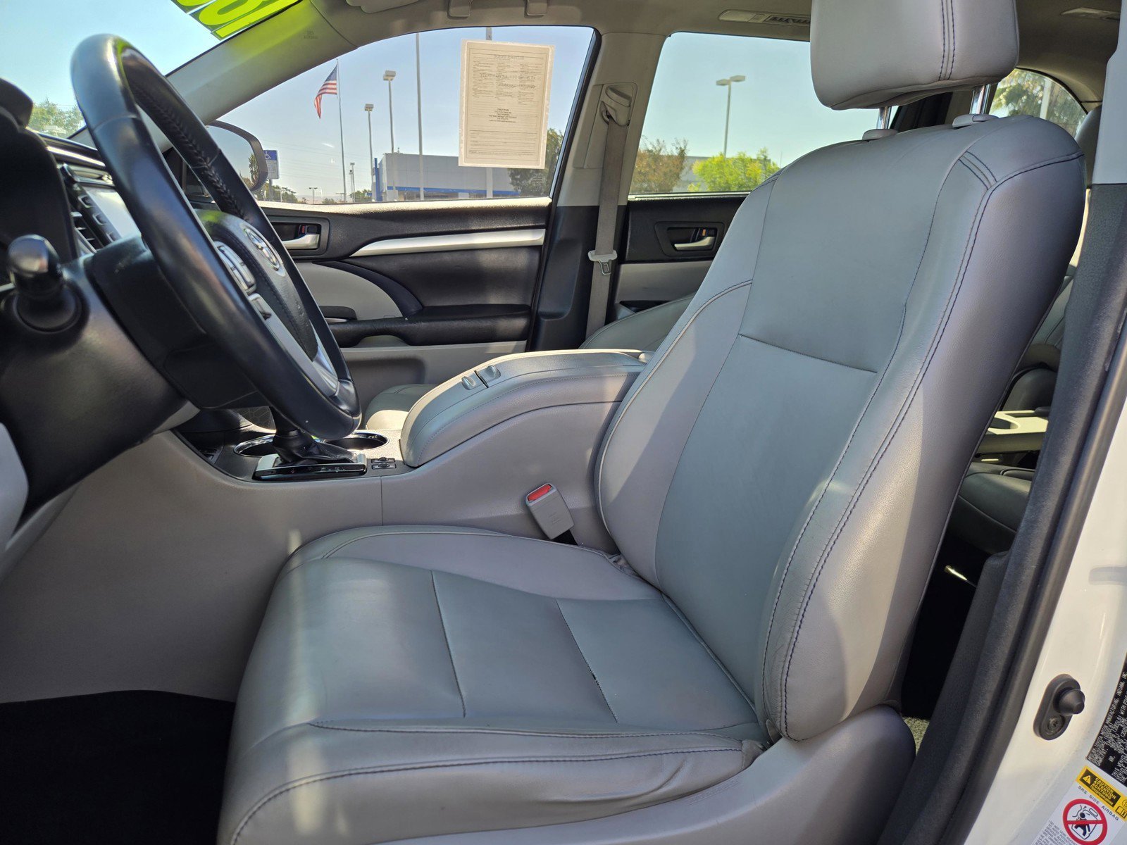 Used 2016 White Toyota XLE image 18