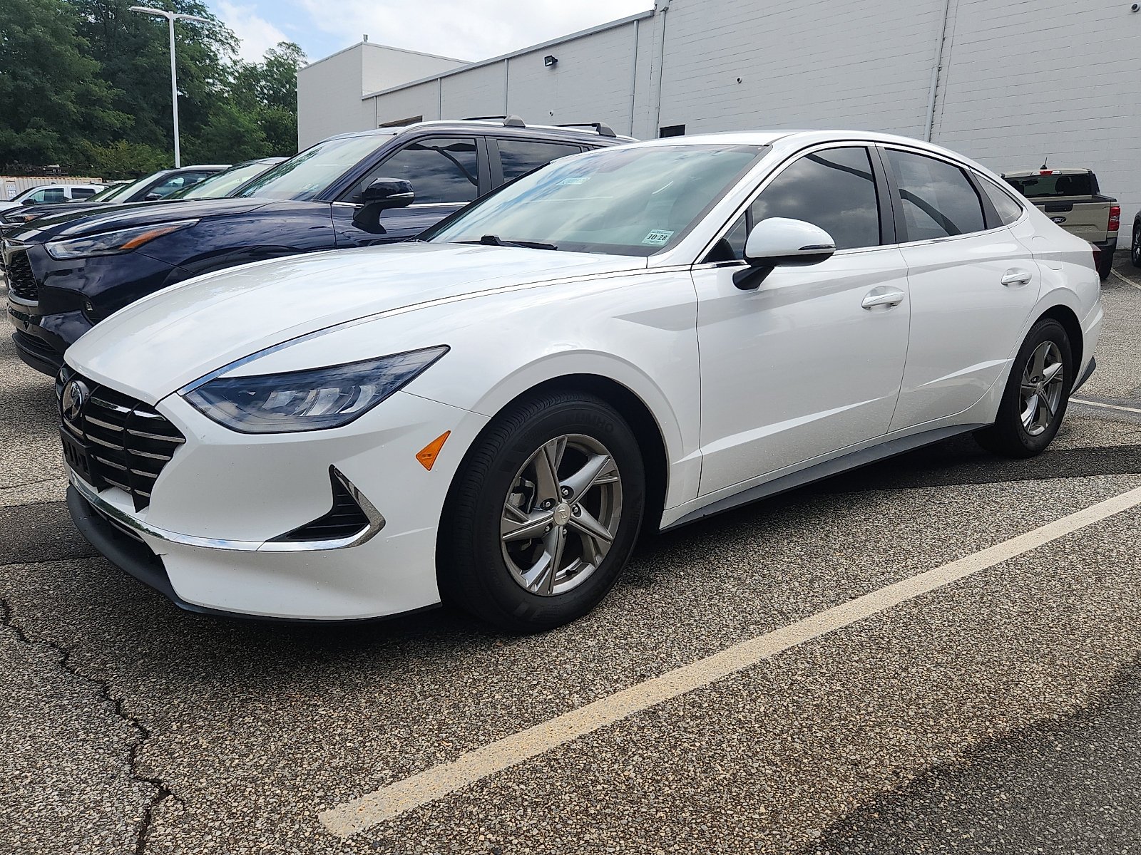 Used 2023 Serenity White Hyundai SE image 2