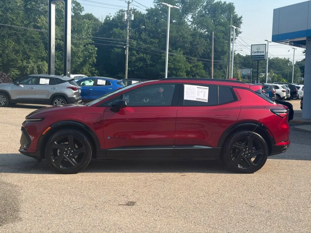 2024 Chevrolet Equinox EV RS - Photo 36
