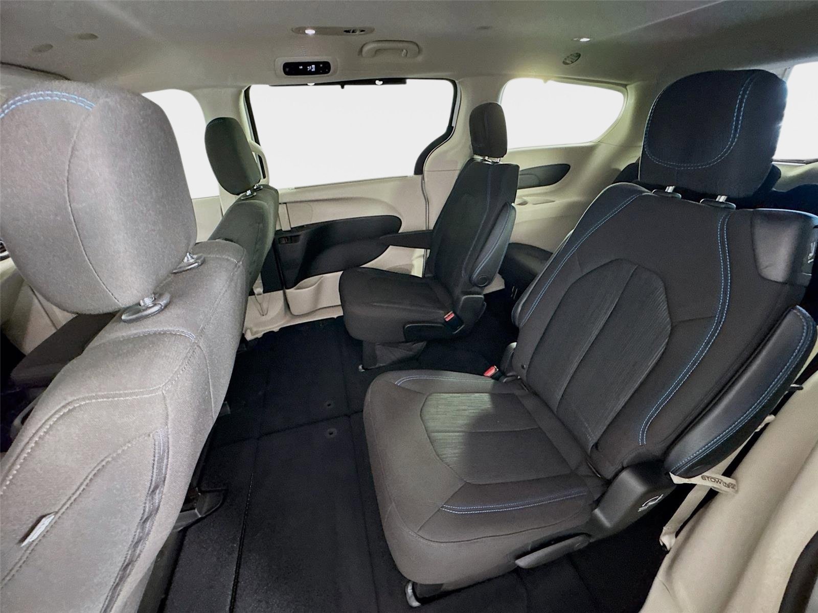 Used 2021 Bright White Clearcoat Chrysler Touring image 20