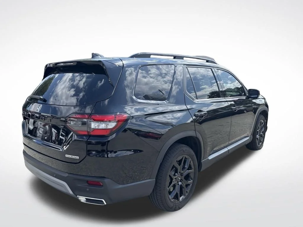 Used 2025 Black Honda Touring image 4