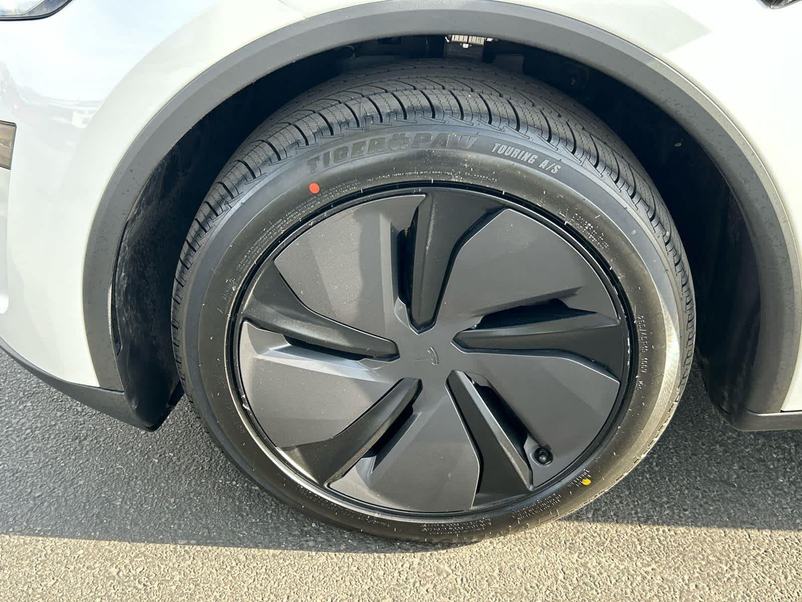 2026 Tesla Model Y Premium - Photo 15