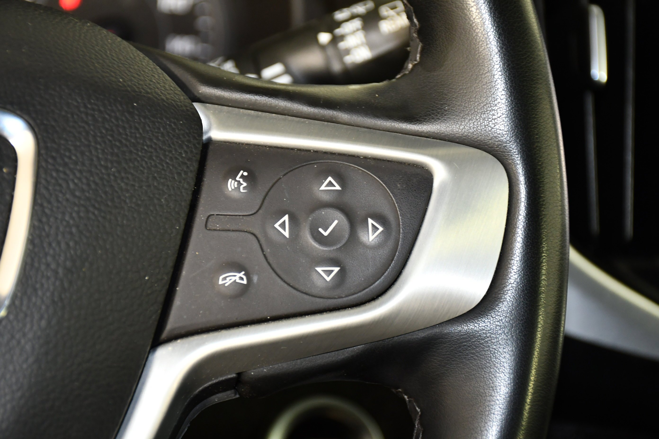 Used 2024 Sterling Metallic GMC SLT image 21