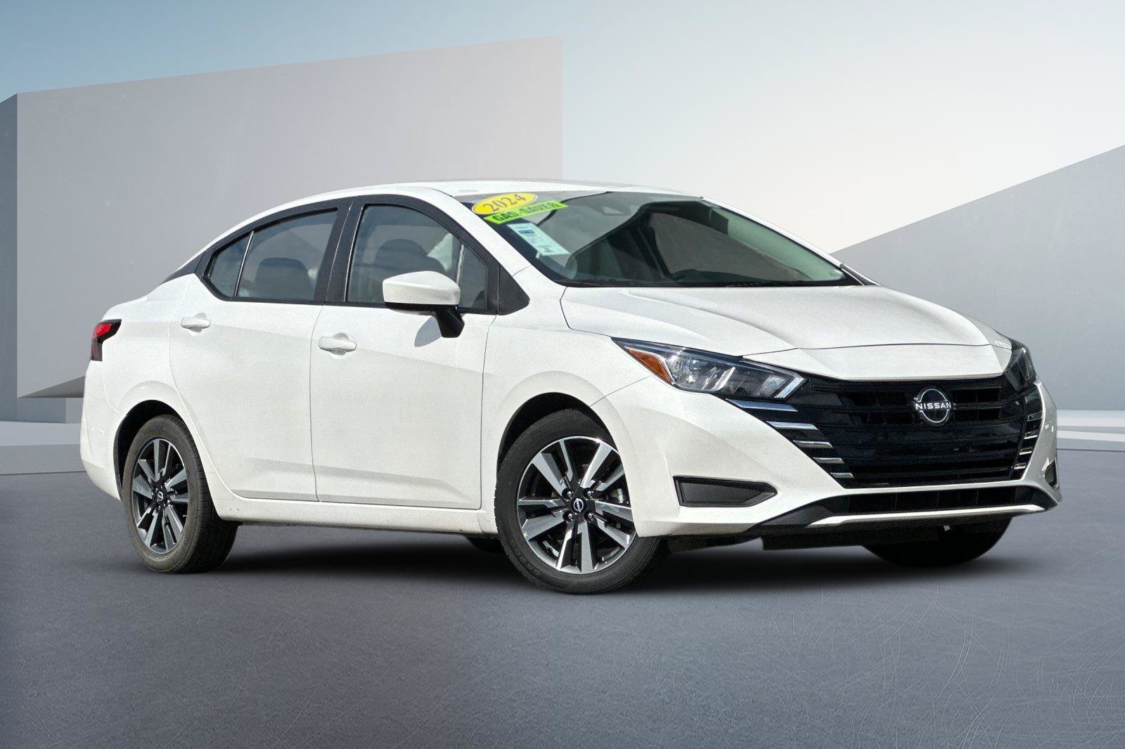 Used 2024 White Nissan 1.6 SV image 2